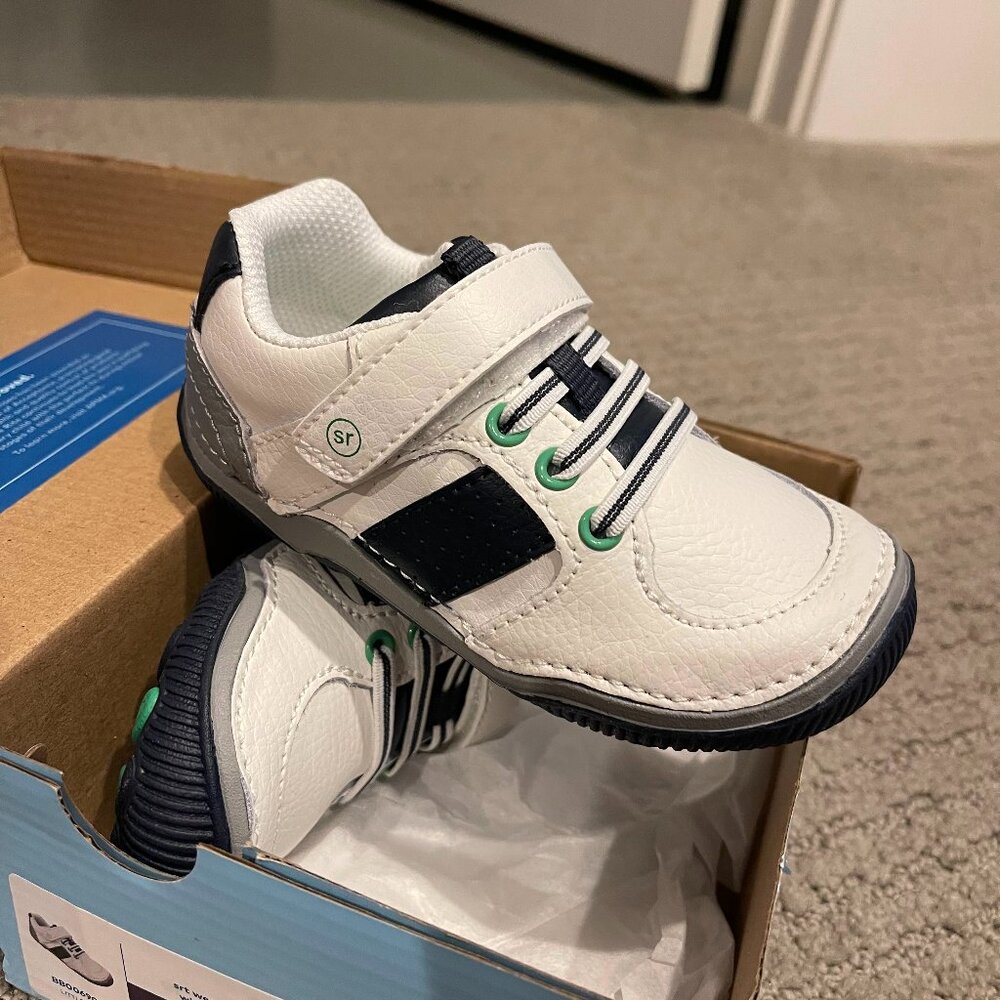 BRAND NEW Stride Rite Wes Kid's Leather Easy On/Off Sneaker